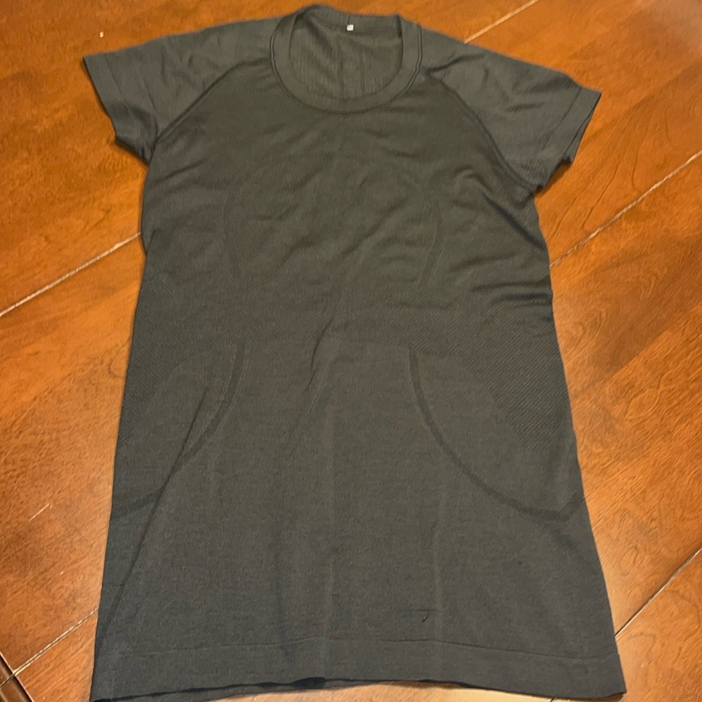 Black lululemon top